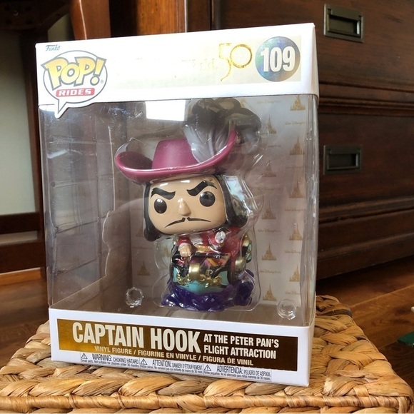 Funko Pop Disney Rides 50th: Captain Hook at the Peter Pan’s Flight Attraction - Picture 1 of 5